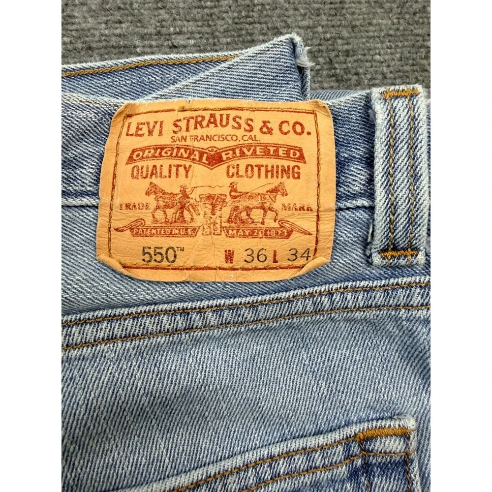 Levis 550 Relaxed Fit Mens Jeans 36x34 Light Wash Blue Cotton Denim‎ 550-0261